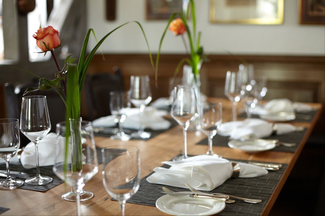 Elegantes Fine-Dining-Ambiente im Restaurant